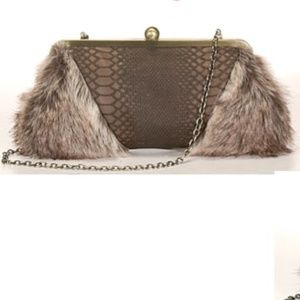 FUR-DESIGNER-CLUTCH